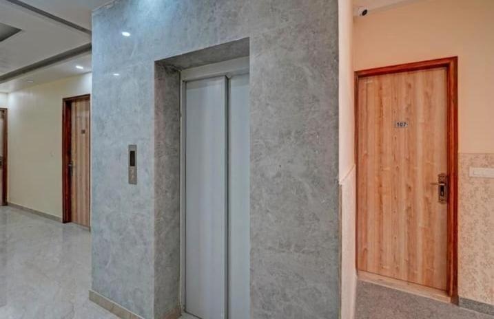 Shourya Hotel And Banquet ノイダ エクステリア 写真