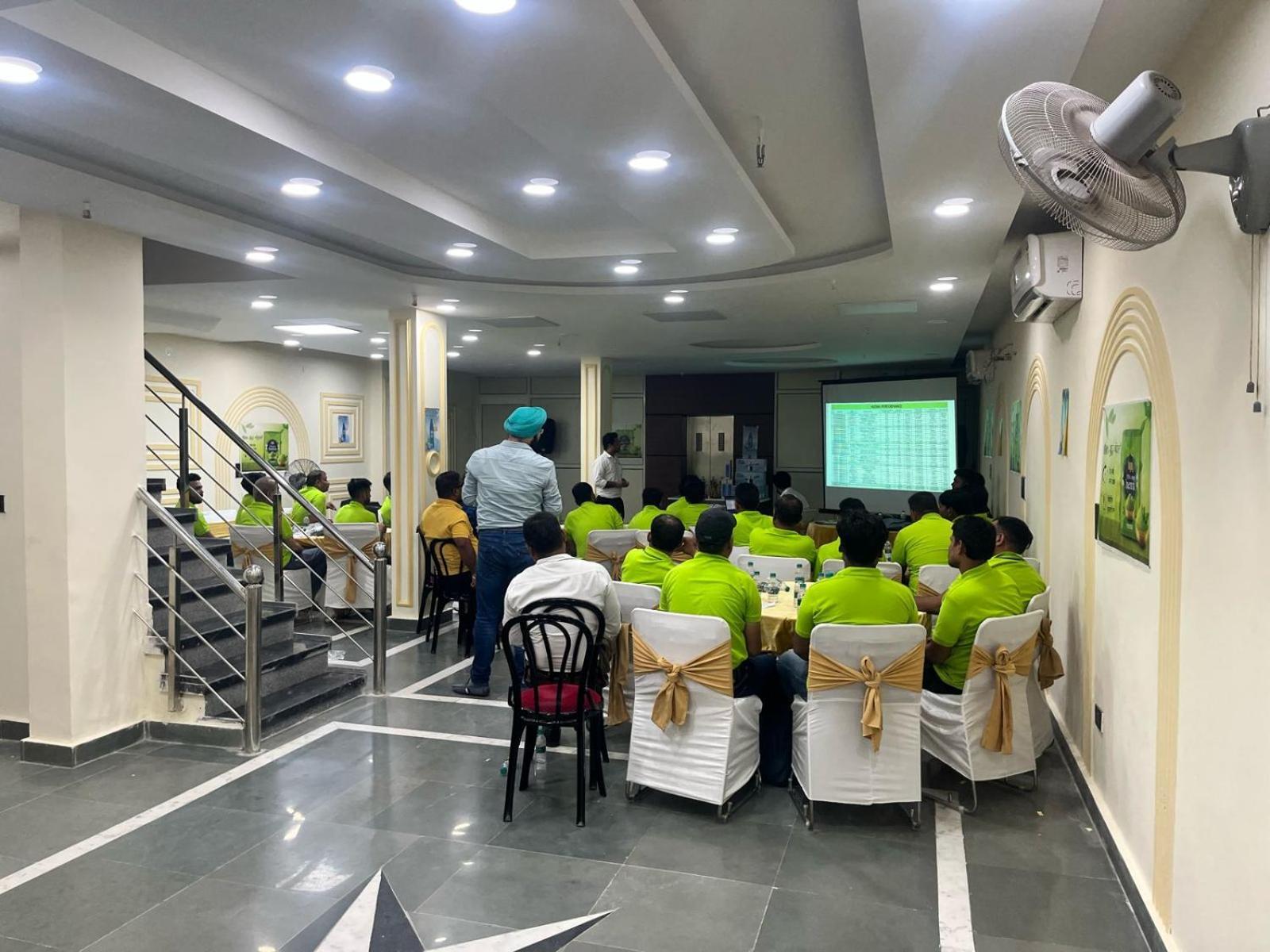 Shourya Hotel And Banquet ノイダ エクステリア 写真